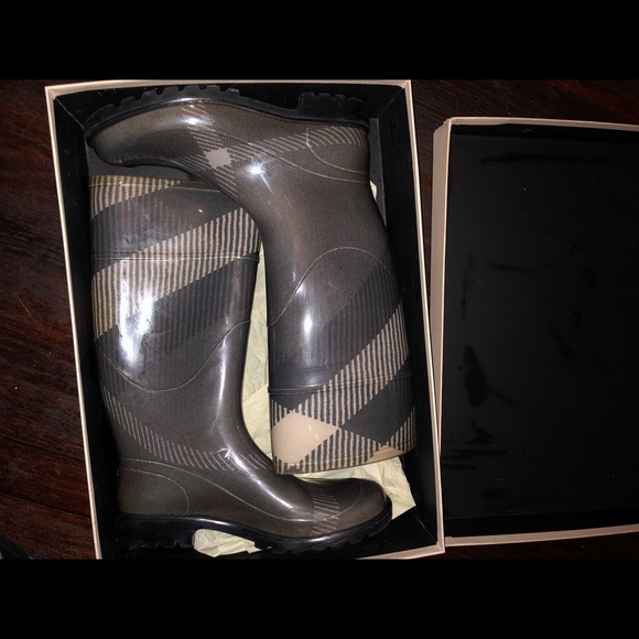 Burberry rain boots - Picture 4 of 8